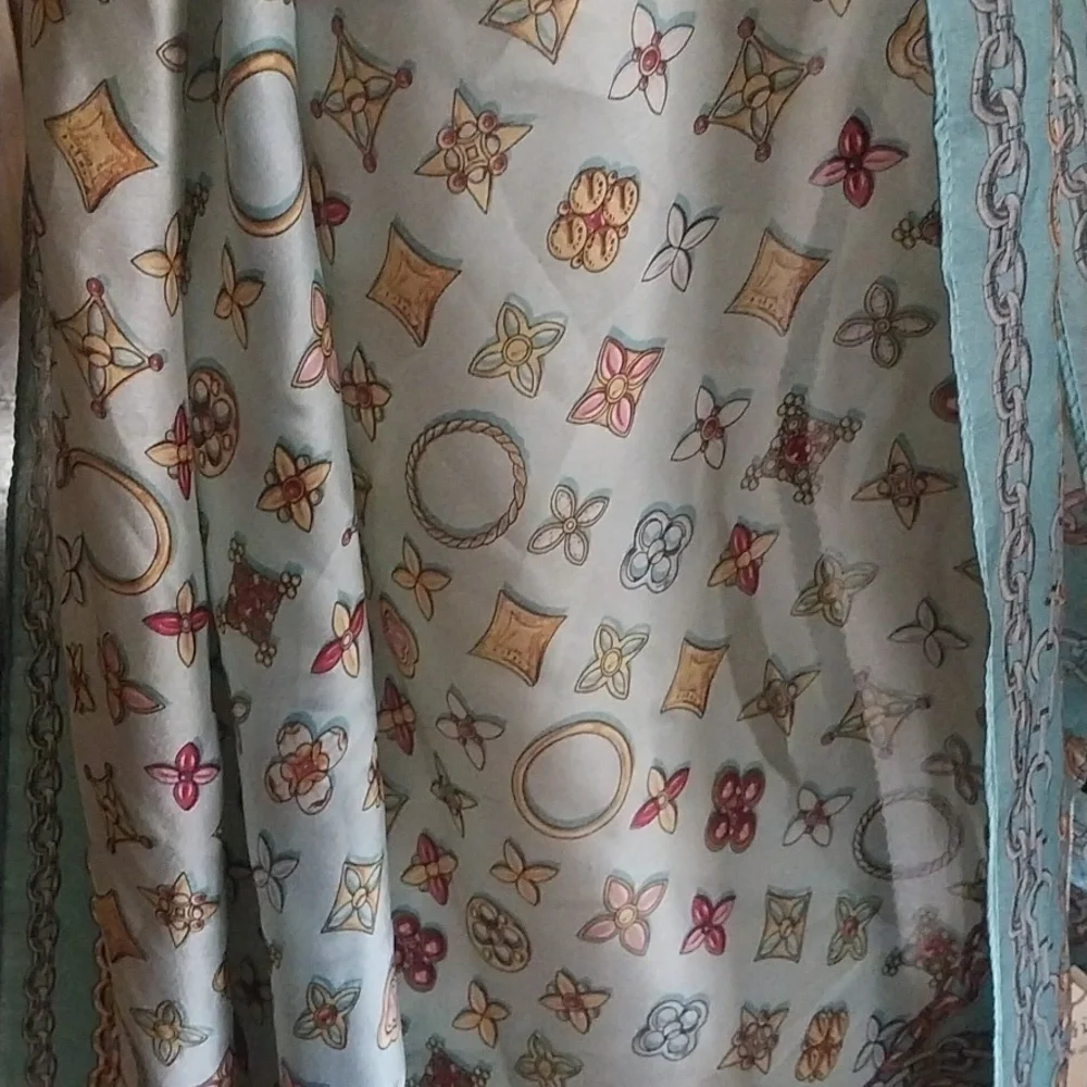 Women 100% Silk Scarf Elegant Timelesd Classy